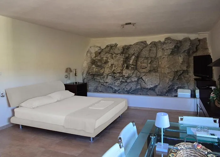 On The Rock Tatil Evi