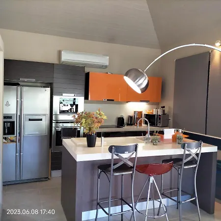 On The Rock Feriehus Afissos