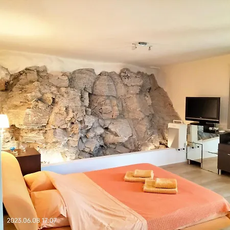 On The Rock Feriehus Afissos