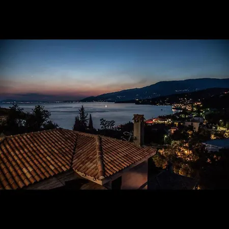 On The Rock Feriehus Afissos