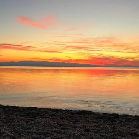 On The Rock Feriehus Afissos